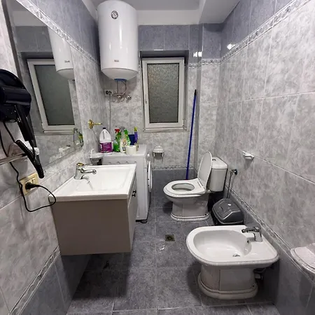 Scanderbeg Retreat 公寓 地拉那